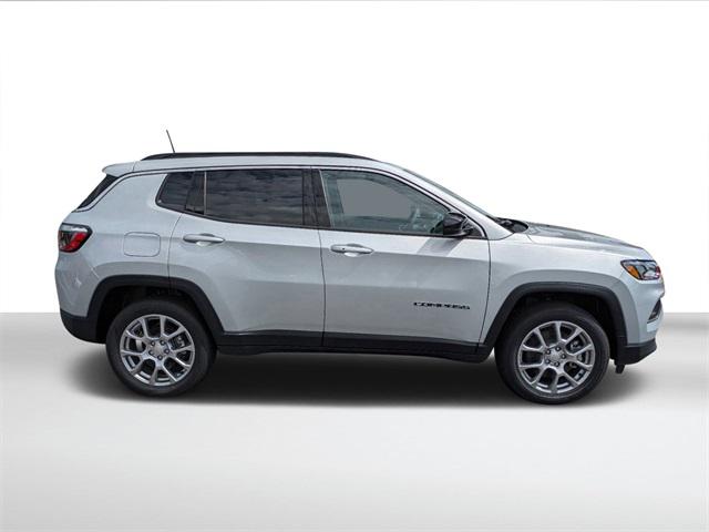 2024 Jeep Compass COMPASS LATITUDE LUX 4X4