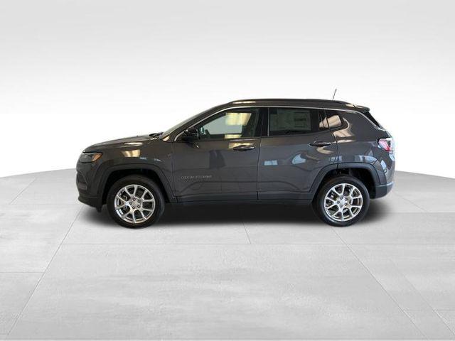 2024 Jeep Compass COMPASS LATITUDE LUX 4X4