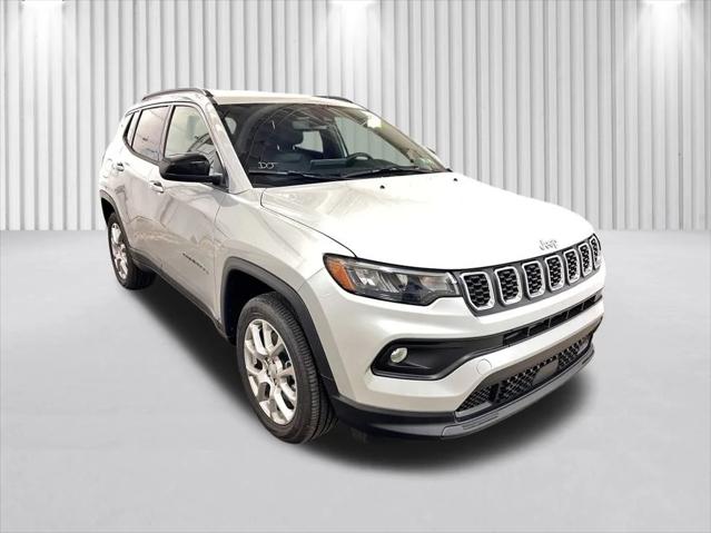 2024 Jeep Compass COMPASS LATITUDE LUX 4X4