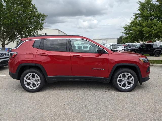 2024 Jeep Compass COMPASS LATITUDE 4X4