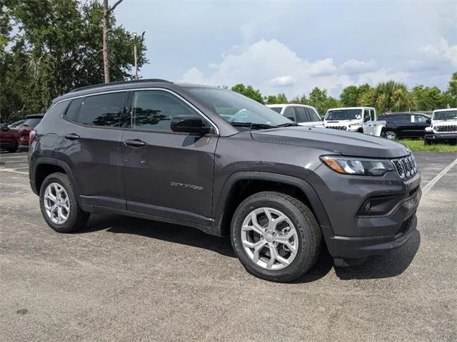 2024 Jeep Compass COMPASS LATITUDE 4X4