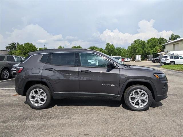 2024 Jeep Compass COMPASS LATITUDE 4X4