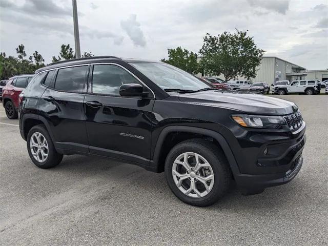 2024 Jeep Compass COMPASS LATITUDE 4X4