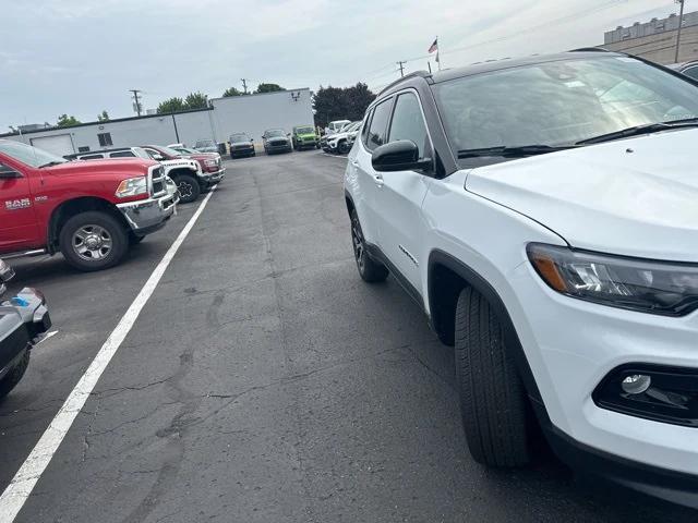 2024 Jeep Compass COMPASS LIMITED 4X4