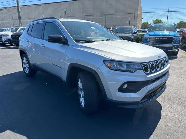 2024 Jeep Compass COMPASS LATITUDE LUX 4X4