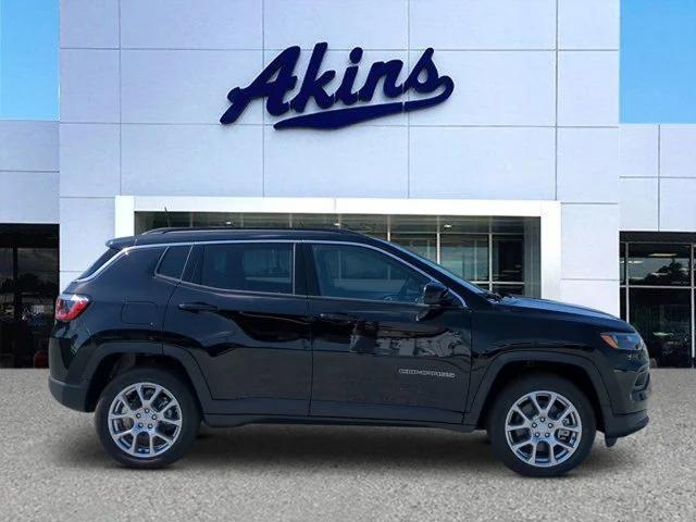 2024 Jeep Compass COMPASS LATITUDE LUX 4X4