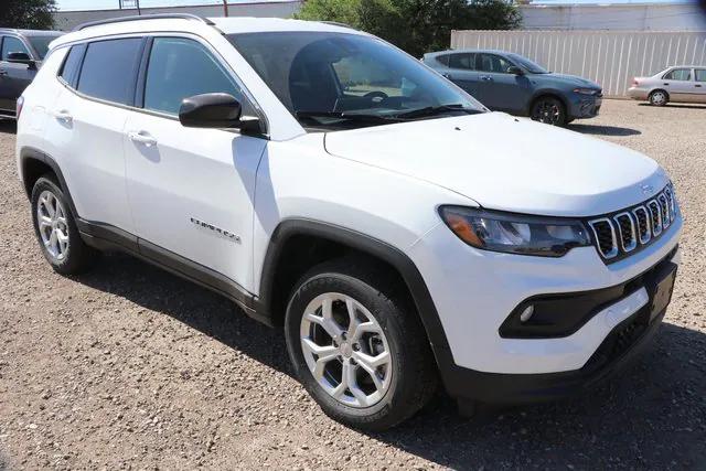 2024 Jeep Compass COMPASS LATITUDE 4X4