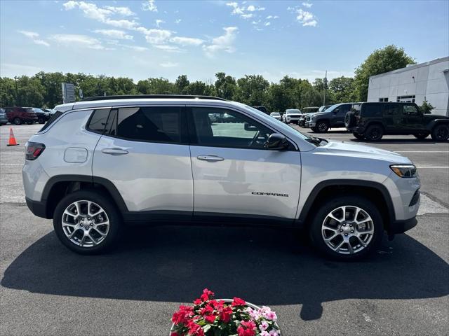 2024 Jeep Compass COMPASS LATITUDE LUX 4X4