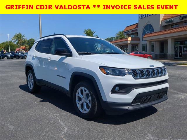 2024 Jeep Compass COMPASS LATITUDE 4X4