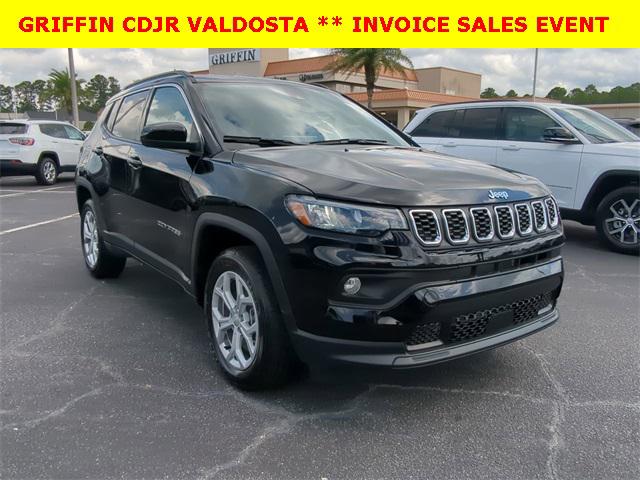 2024 Jeep Compass COMPASS LATITUDE 4X4