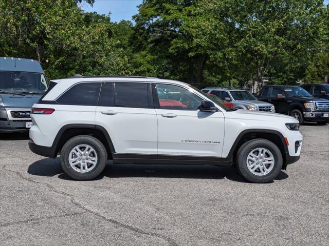 2024 Jeep Grand Cherokee GRAND CHEROKEE LAREDO 4X4