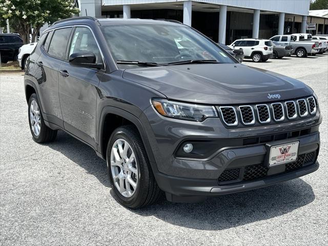 2024 Jeep Compass COMPASS LATITUDE LUX 4X4