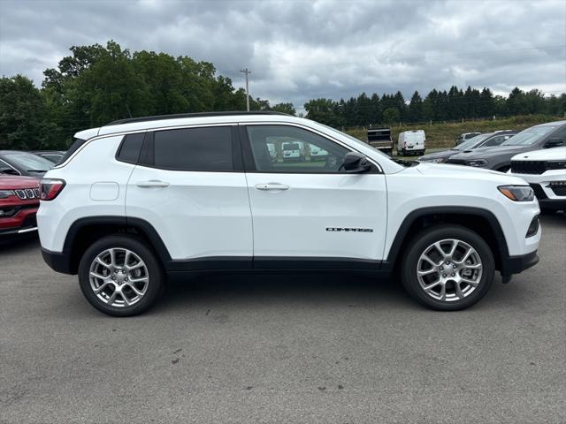 2024 Jeep Compass COMPASS LATITUDE LUX 4X4