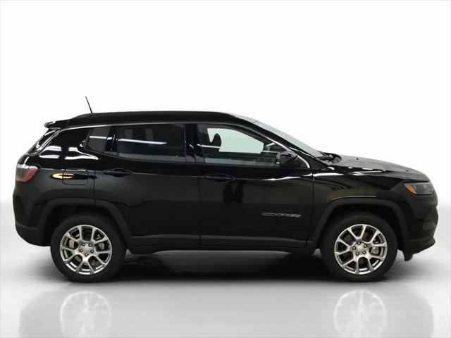 2024 Jeep Compass COMPASS LATITUDE LUX 4X4