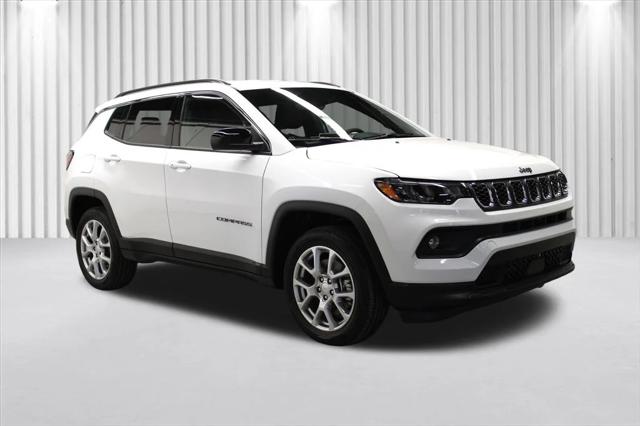 2024 Jeep Compass COMPASS LATITUDE LUX 4X4