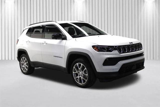 2024 Jeep Compass COMPASS LATITUDE LUX 4X4