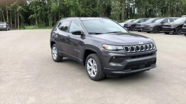 2024 Jeep Compass COMPASS LATITUDE 4X4