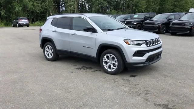 2024 Jeep Compass COMPASS LATITUDE 4X4