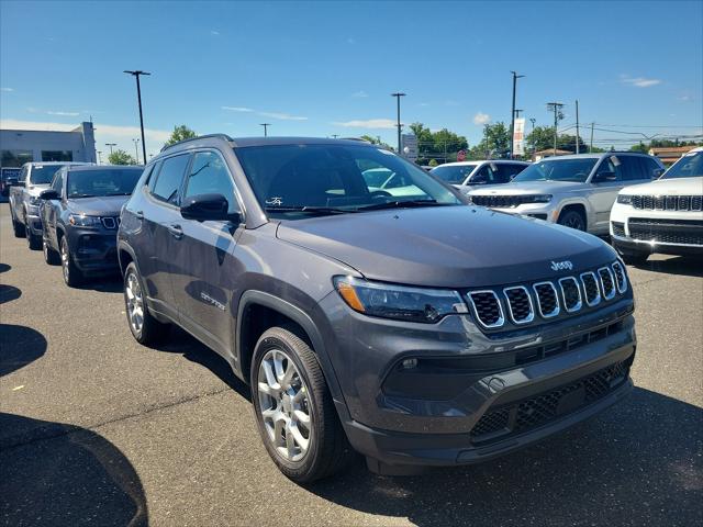 2024 Jeep Compass COMPASS LATITUDE LUX 4X4