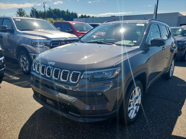 2024 Jeep Compass COMPASS LATITUDE LUX 4X4