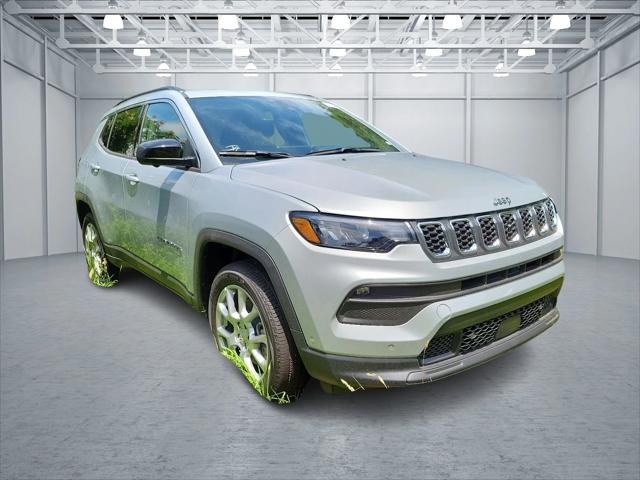 2024 Jeep Compass COMPASS LATITUDE LUX 4X4