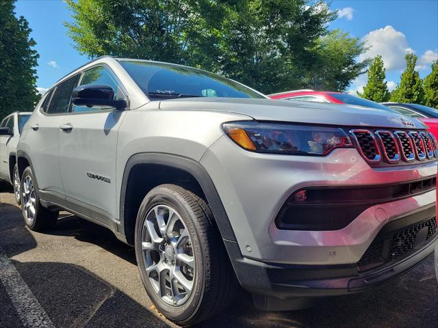 2024 Jeep Compass COMPASS LATITUDE LUX 4X4