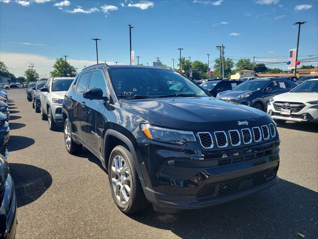 2024 Jeep Compass COMPASS LATITUDE LUX 4X4