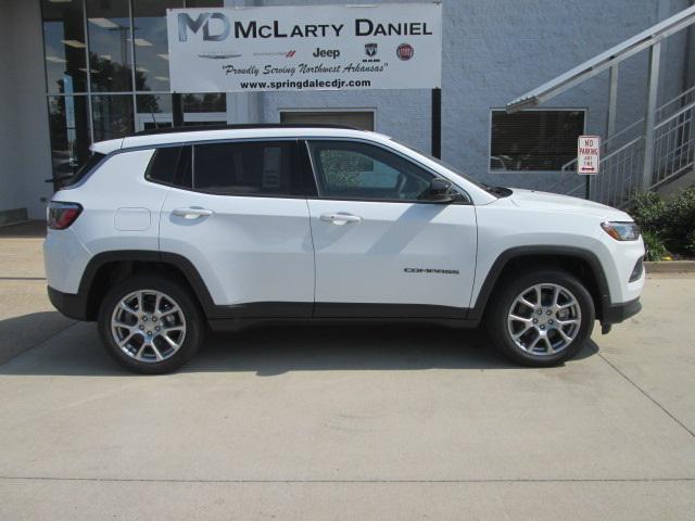 2024 Jeep Compass COMPASS LATITUDE LUX 4X4