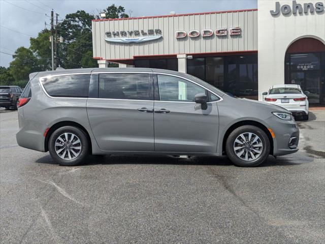 2022 Chrysler Pacifica Hybrid Touring L