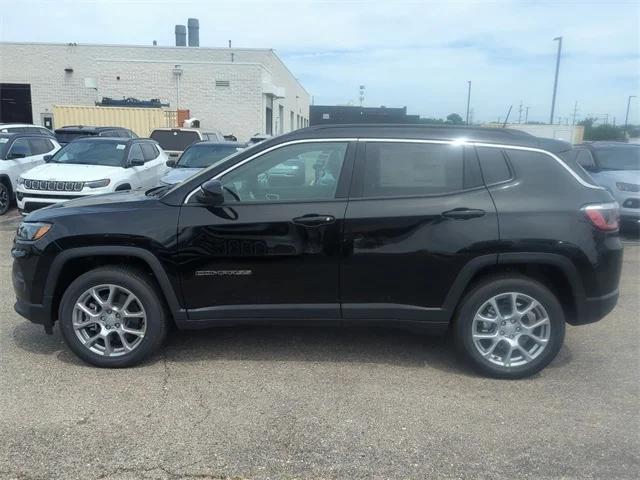 2024 Jeep Compass COMPASS LATITUDE LUX 4X4