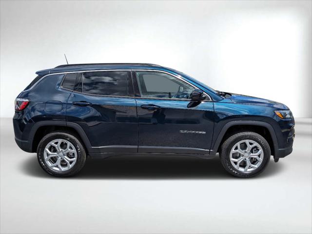 2024 Jeep Compass COMPASS LATITUDE 4X4