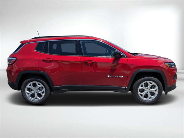 2024 Jeep Compass COMPASS LATITUDE 4X4