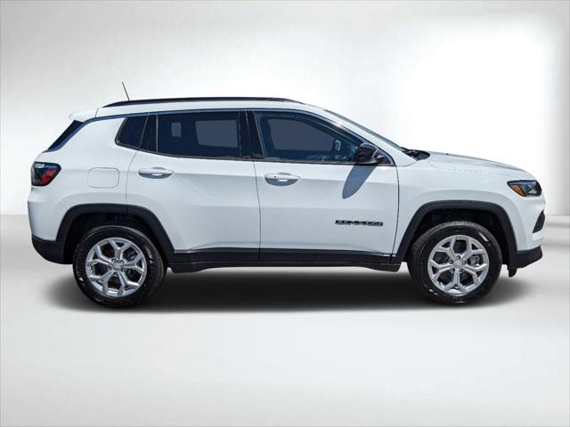 2024 Jeep Compass COMPASS LATITUDE 4X4