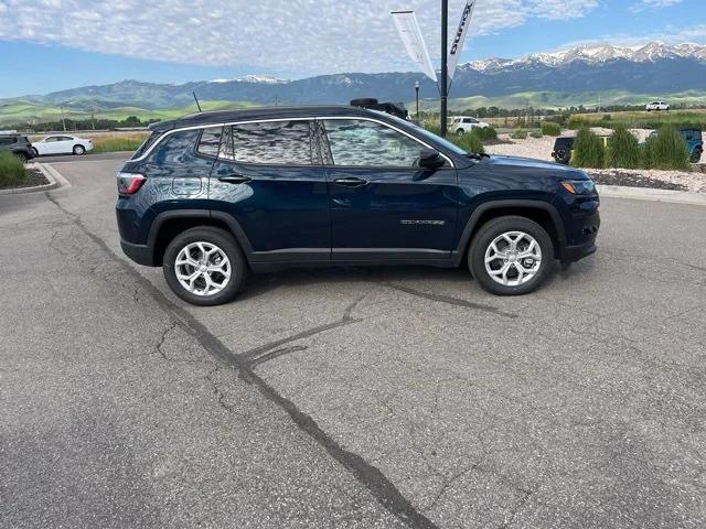 2024 Jeep Compass COMPASS LATITUDE 4X4