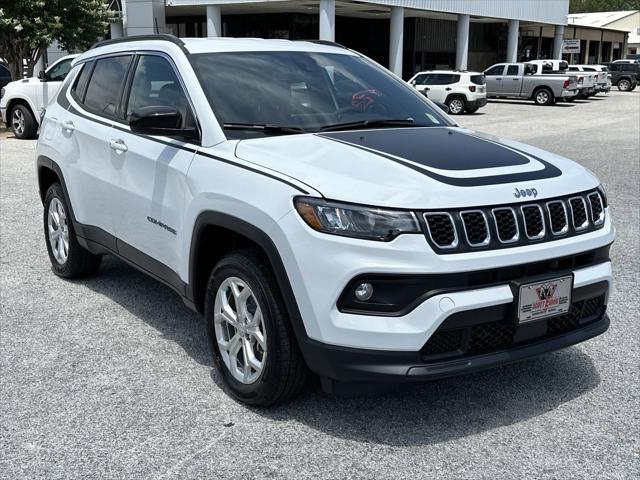 2024 Jeep Compass COMPASS LATITUDE 4X4