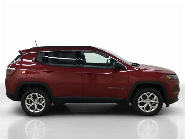 2024 Jeep Compass COMPASS LATITUDE 4X4