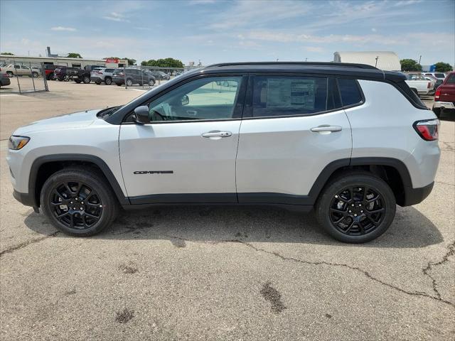 2024 Jeep Compass COMPASS LATITUDE 4X4