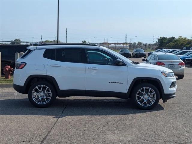 2024 Jeep Compass COMPASS LATITUDE LUX 4X4