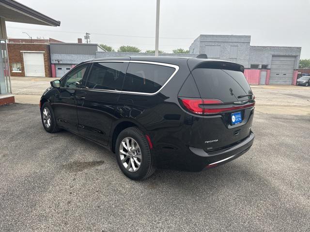 2024 Chrysler Pacifica Touring L AWD