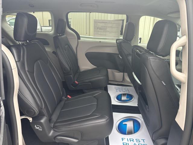 2024 Chrysler Pacifica Touring L AWD