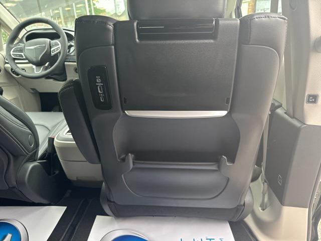 2024 Chrysler Pacifica Touring L AWD