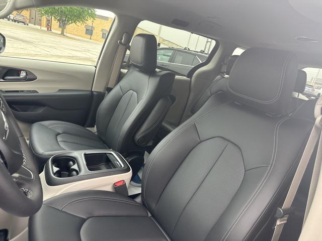 2024 Chrysler Pacifica Touring L AWD