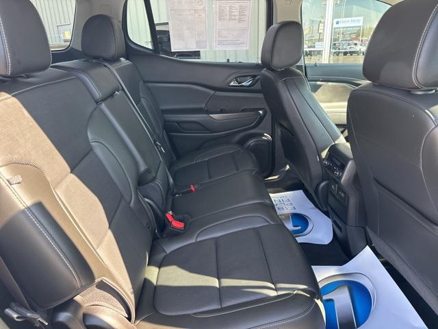 2023 GMC Acadia AWD SLT