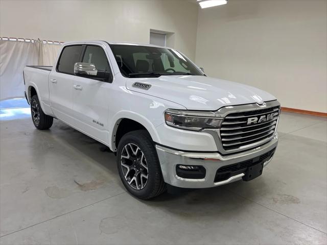 2025 RAM Ram 1500 RAM 1500 LARAMIE CREW CAB 4X4 64 BOX