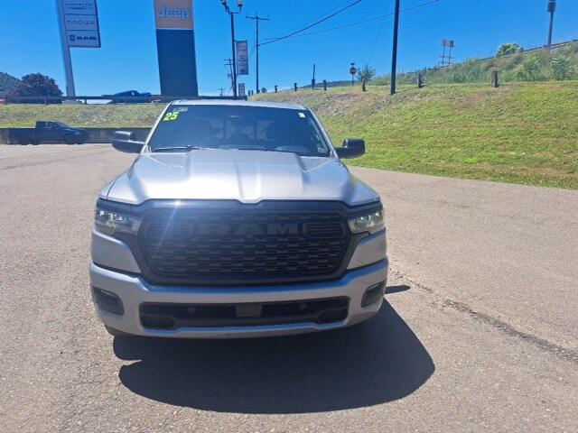 2025 RAM Ram 1500 RAM 1500 TRADESMAN QUAD CAB 4X4 64 BOX