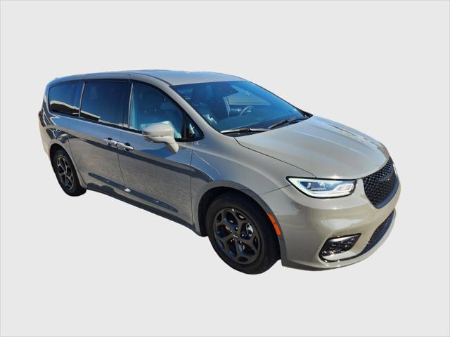 2022 Chrysler Pacifica Hybrid Touring L