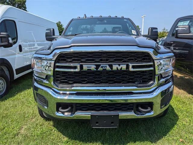 2024 RAM Ram 5500 Chassis Cab RAM 5500 TRADESMAN CHASSIS REGULAR CAB 4X4 84 CA