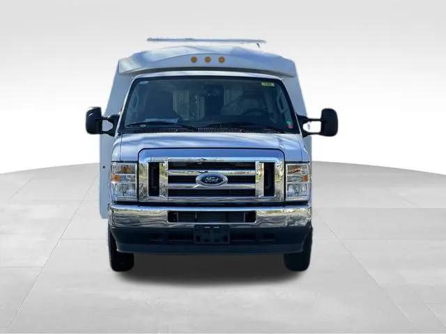 2024 Ford E-450 Cutaway Base