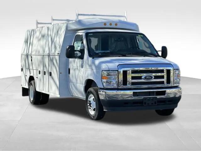 2024 Ford E-450 Cutaway Base
