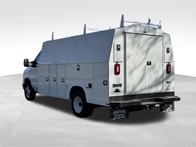 2024 Ford E-450 Cutaway Base